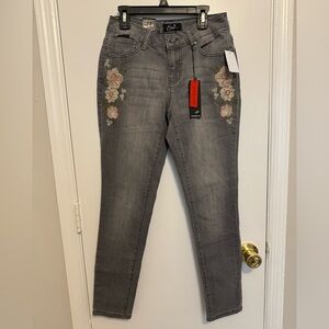 New! Earl Grey Floral Jeans Size 6